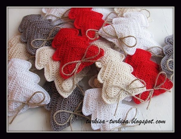 crochet-christmas-tree-ornament1.jpg