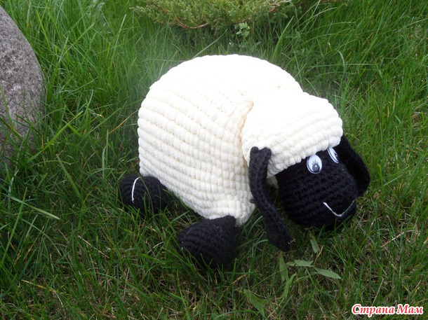 crochet-lamb-pillow0.jpg