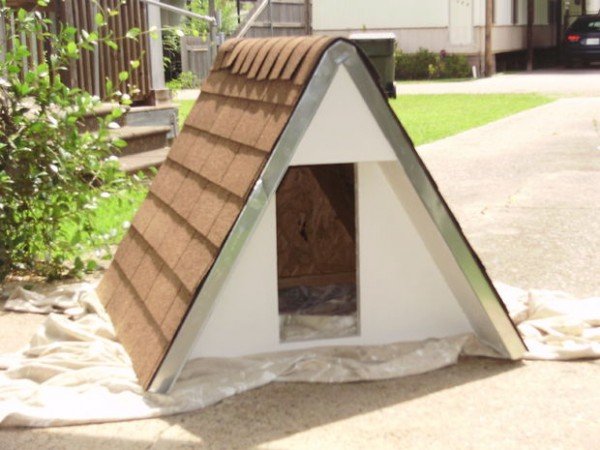 Build an insulated A-Frame doghouse for under $75 Via Instructables