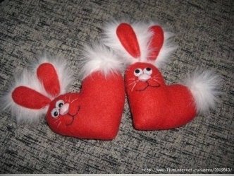 DIY Fuzzy Valentine Bunny Plushie Free Sewing Patterns