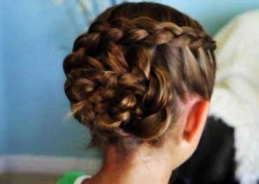 DIY Braided Rose Flower Hairstyle7