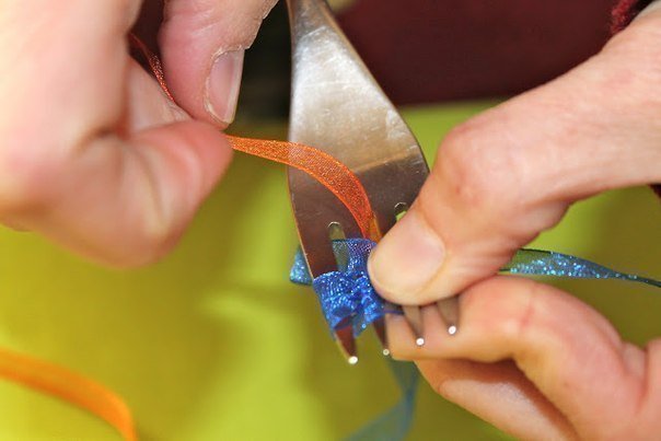 DIY Perfect Double Ribbon Bow Tie with Forks