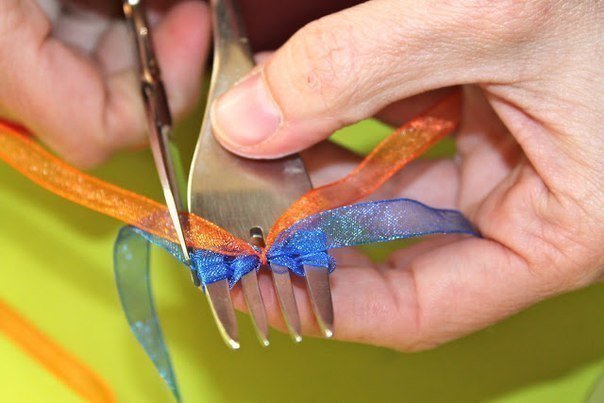 DIY Perfect Double Ribbon Bow Tie with Forks