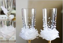 DIY Flower Bead Decorated Wine Glasses wine glass decor feature
