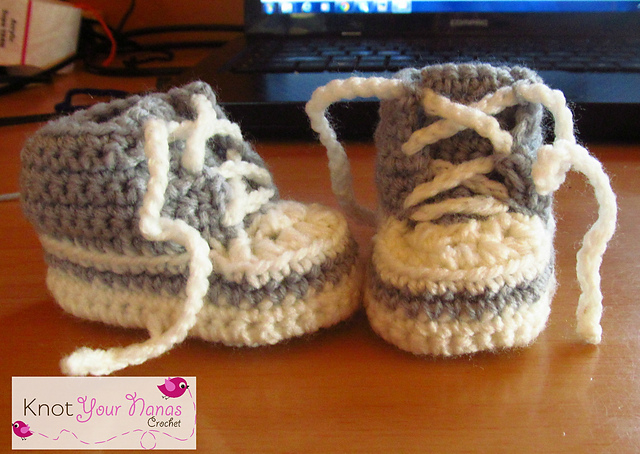 Crochet Baby Converse High top Sneaker Booties free pattern