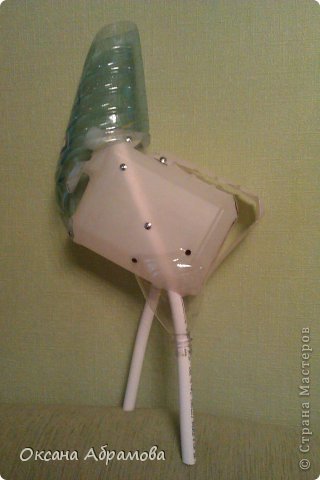 DIY-Beautiful-Cock-from-Recycled-Plastic-Bottles02.jpg