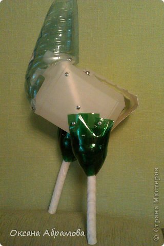 DIY-Beautiful-Cock-from-Recycled-Plastic-Bottles05.jpg