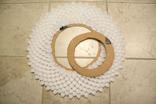 DIY Decorative Plastic Spoon Mirror