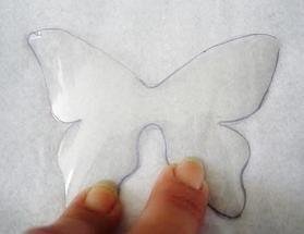 Beautiful-butterfly-from-plastic-bottle02.jpg