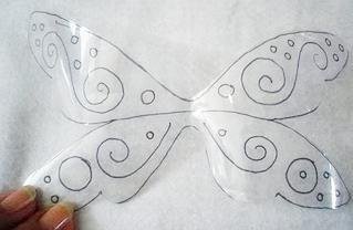 Beautiful-butterfly-from-plastic-bottle03.jpg