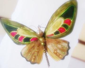 Beautiful-butterfly-from-plastic-bottle06.jpg