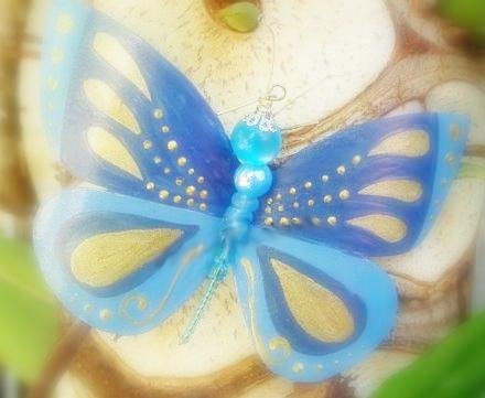 Beautiful-butterfly-from-plastic-bottle07.jpg