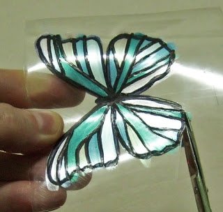 Butterfly-Made-with-Plastic-Bottles-09.jpg