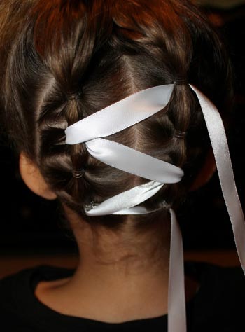 Cute-Braided-Hairstyle-with-ribbon04.jpg