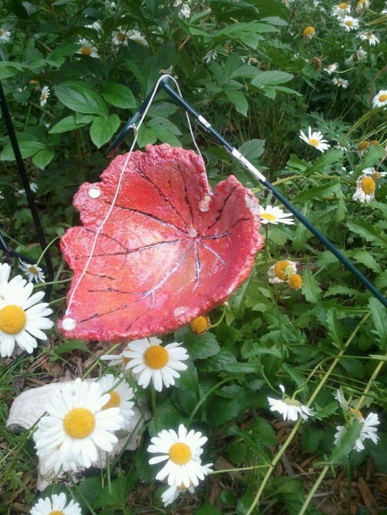 DIY-Sand-Cast-Birdbath-in-Leaf-Shape08.jpg