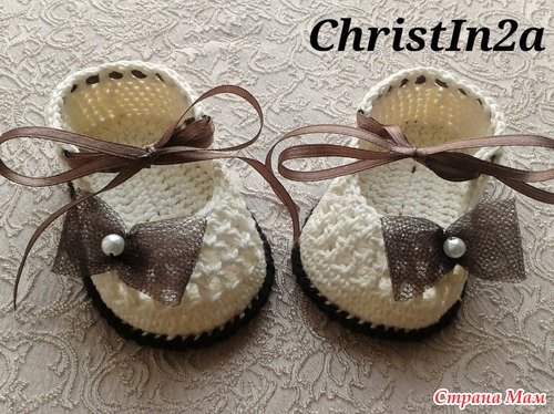 Crochet Baby Bootie with Ribbon Tie Free Pattern 1