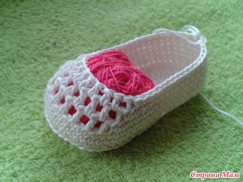 Crochet Baby Bootie with Ribbon Tie Free Pattern 10