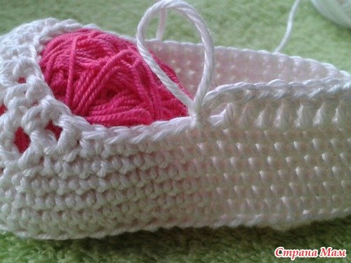 Crochet Baby Bootie with Ribbon Tie Free Pattern 12
