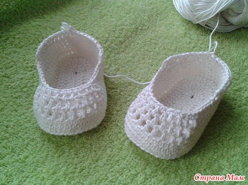 Crochet Baby Bootie with Ribbon Tie Free Pattern 14