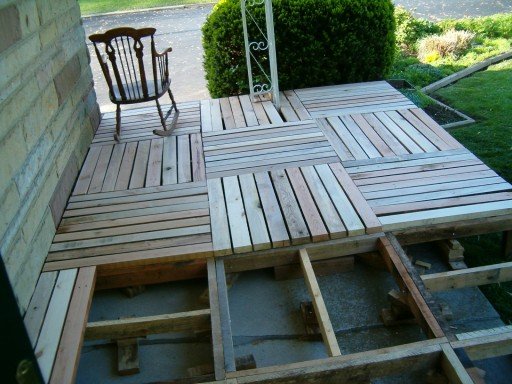 How-to-build-DIY-pallet-porch