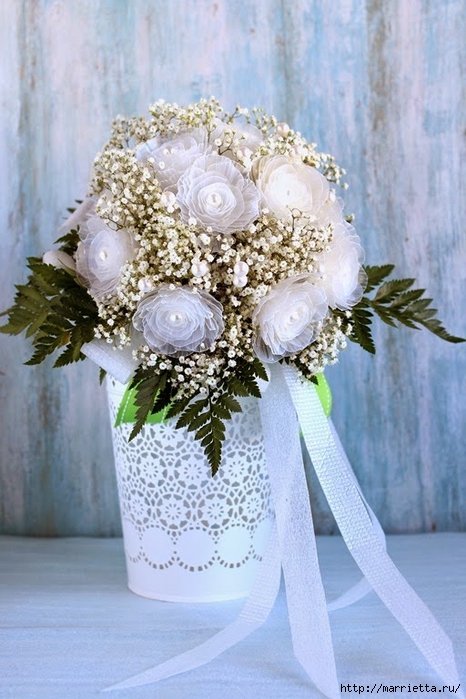 Plastic-flower-bouquet-from-egg-box01.jpg