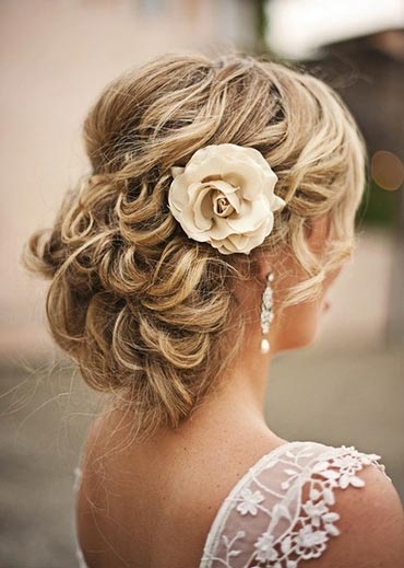 Red-Carpet-Looking-Updo-Wedding-Hairstyle01.jpg