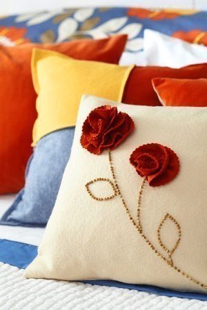 carnation-decorated-pillow01.jpg