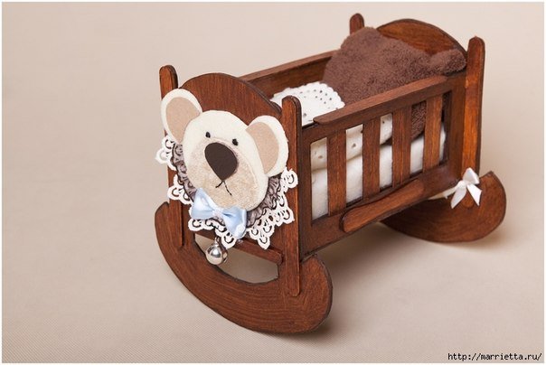 doll-crib-from-cardbard-and-popsicle-stick02.jpg