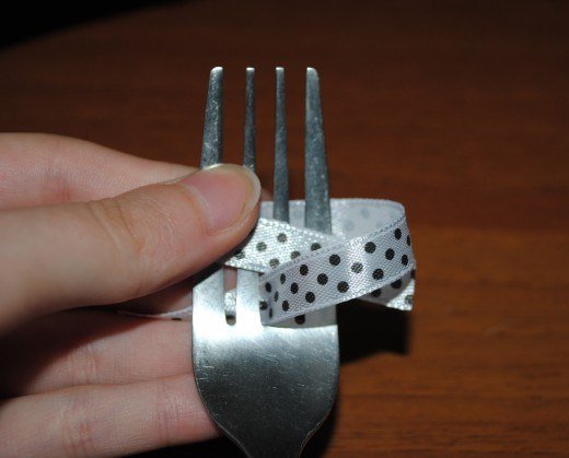 ribbon-bow-with-fork04.jpg