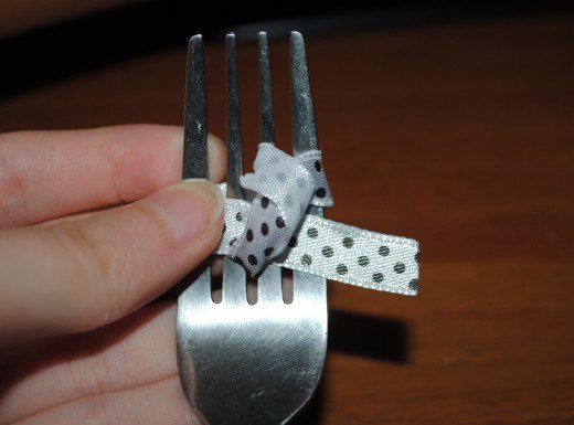 ribbon-bow-with-fork06.jpg