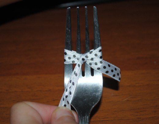 ribbon-bow-with-fork08.jpg