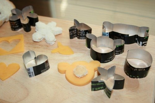 how to make Cookie Cutters using soda can