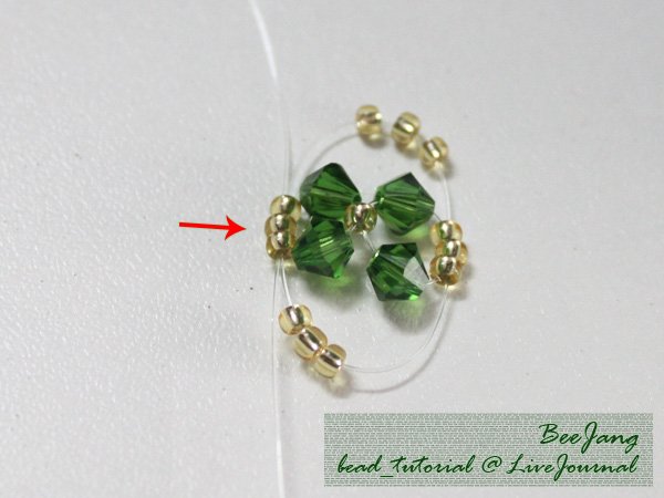 Four-Leaf-Clover-Beaded-Bracelet04.jpg