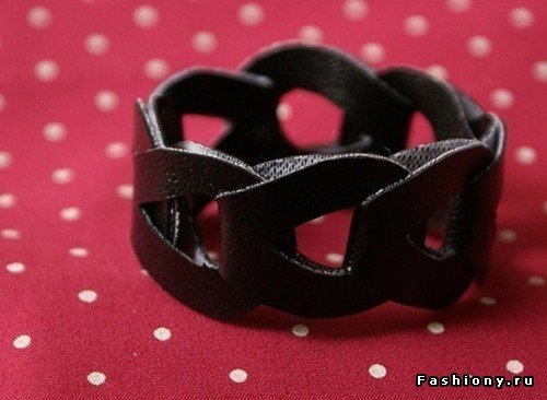 interlocking-leather-bracelet01.jpg