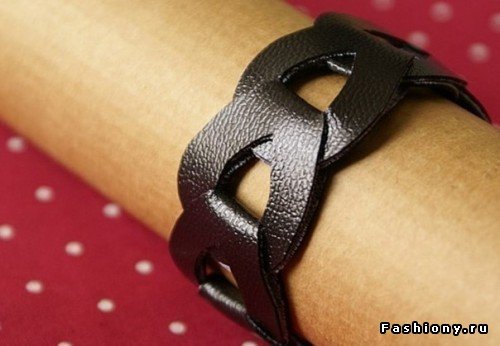 interlocking-leather-bracelet02.jpg