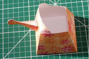 paper-watering-can-basket06.jpg