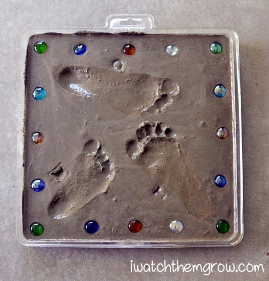 How to DIY Cute Footprint Cement Stepping Stone tutorial