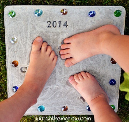 How to DIY Cute Footprint Cement Stepping Stone tutorial