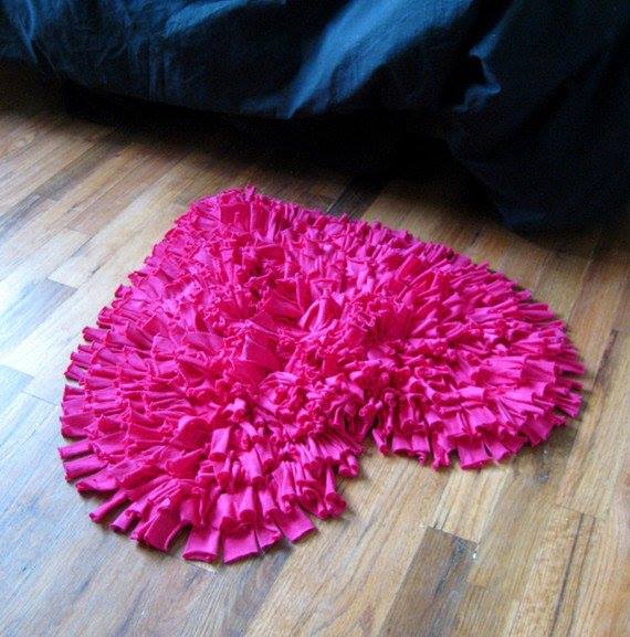 How to DIY Eco Bath Rug from Old T-shirts