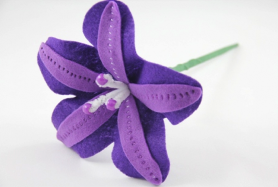 Felt-lily-flower11.png