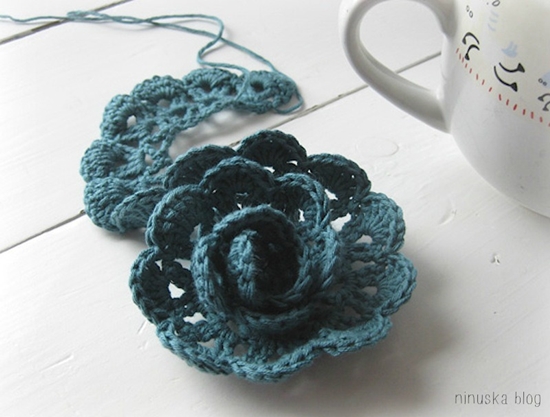 DIY Pretty 3D Lace Rose Free Crochet Pattern