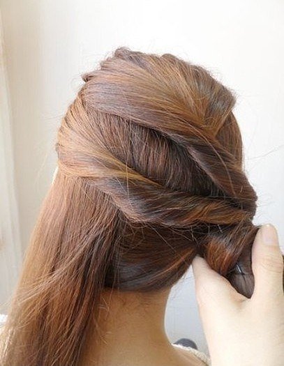 easy-twist-side-ponytail-hairstyle05.jpg