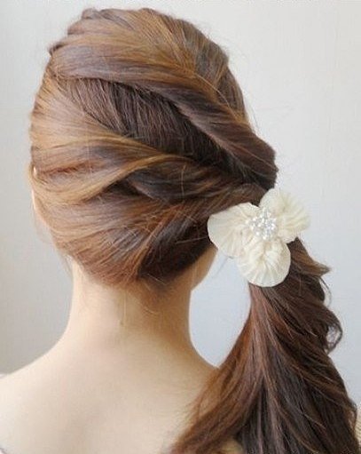 easy-twist-side-ponytail-hairstyle07.jpg