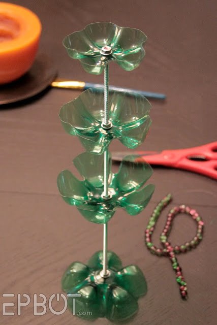 jewelry-stand-from-plastic-bottle09.jpg