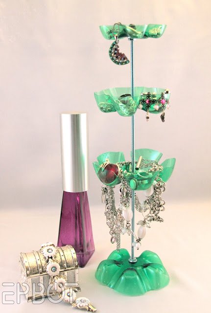 jewelry-stand-from-plastic-bottle11.jpg