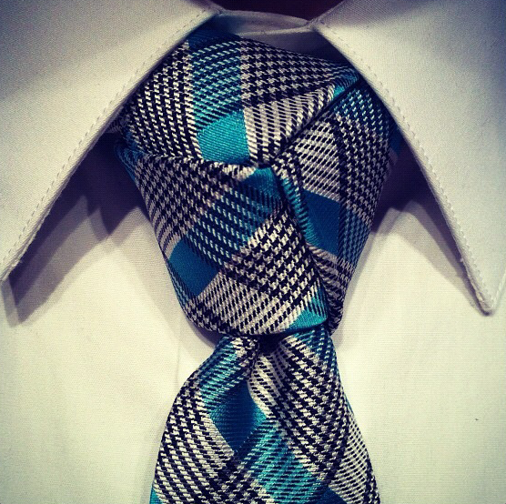 How to Tie a Trinity Tie Knot