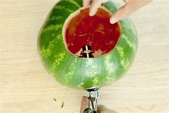 watermelon-cocktail-dispenser06.jpg