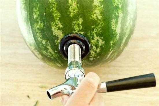 watermelon-cocktail-dispenser07.jpg