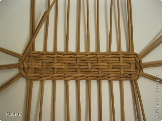 DIY-Beautiful-Ribbon-Paper-Basket-from-paper-Tube05.jpg