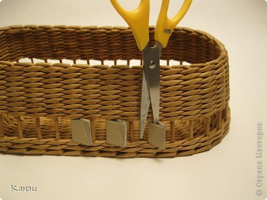 DIY-Beautiful-Ribbon-Paper-Basket-from-paper-Tube10.jpg